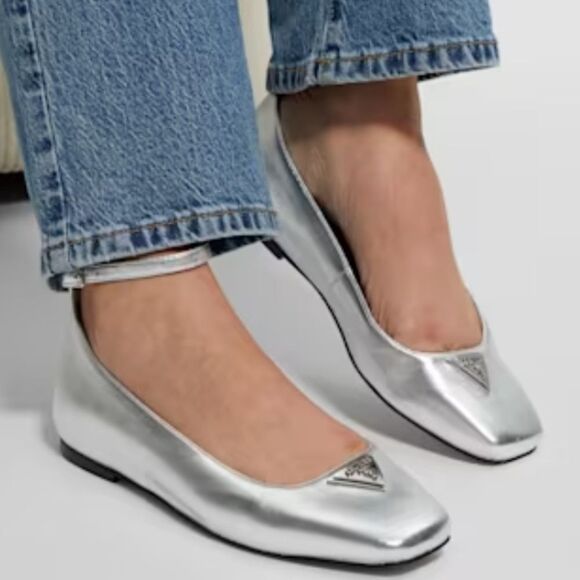 BRAND NEW GUESS METALLIC ANKLE STRAP BALLET FLATS - Picture 1 of 16